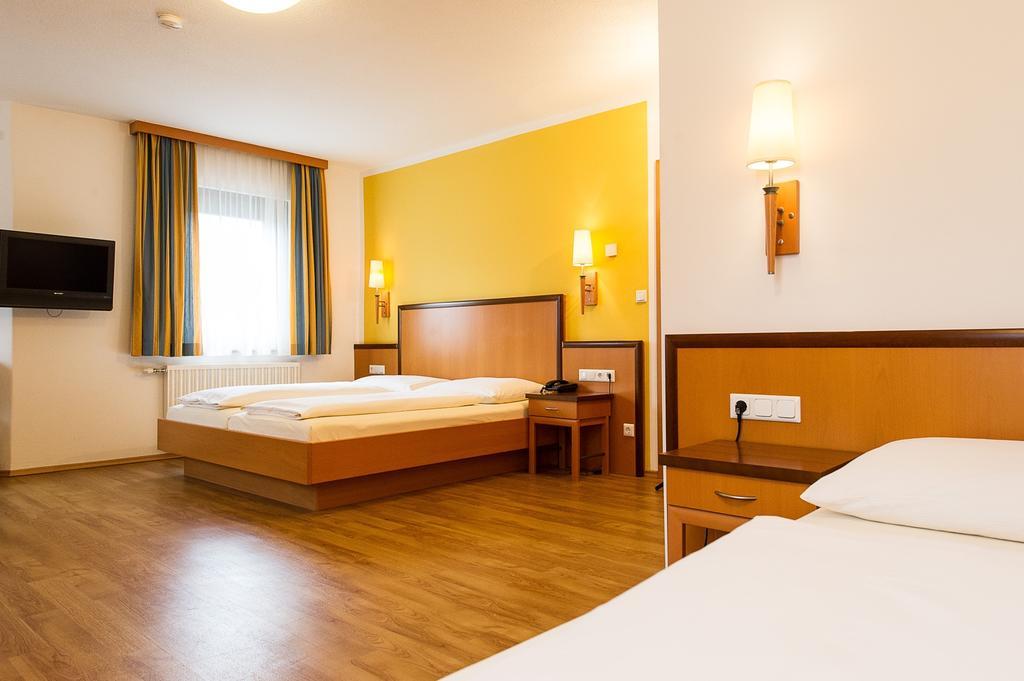 Gasthof Turmwirt Murzhofen Room photo